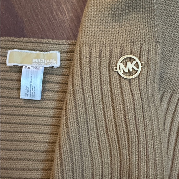 MICHAEL Michael Kors Tan Knit Scarf and Beanie Set - Picture 3 of 5
